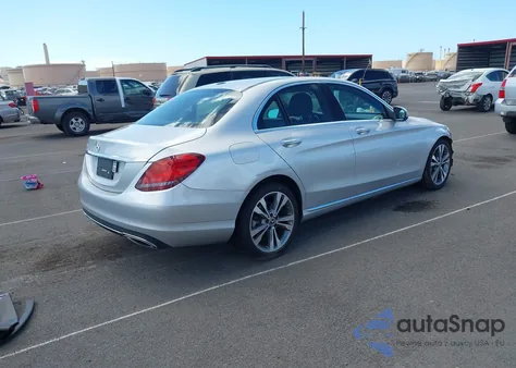 2019 Mercedes-Benz C 300 z USA, uszkodzony, nr VIN 55SWF8DB8KU294060
